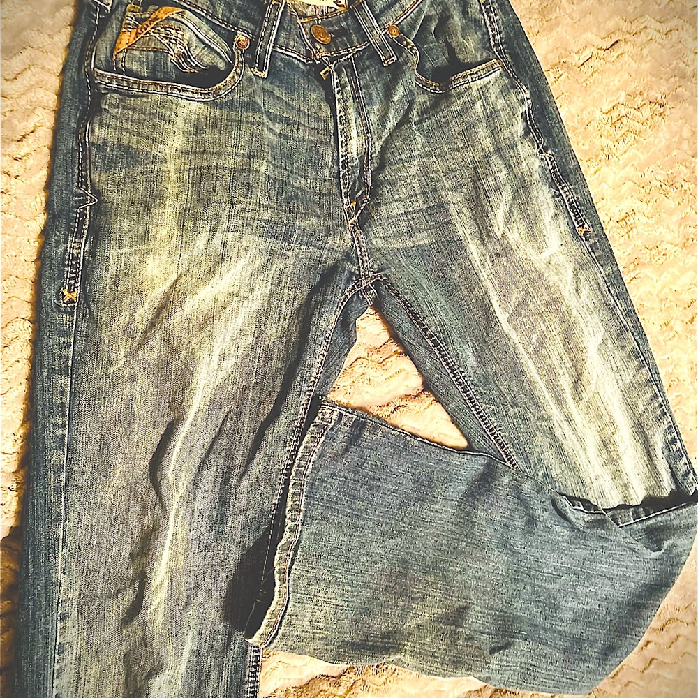 Excellent condition! Men’s ARIAT M5 straight fit jeans!